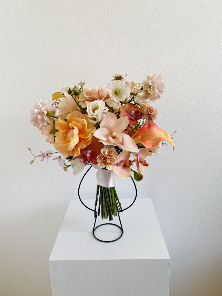 アートフラワーブーケ ピンクオレンジ　ブートニア付 アーティフィシャルフラワー ブーケ ウェディング オレンジピンク